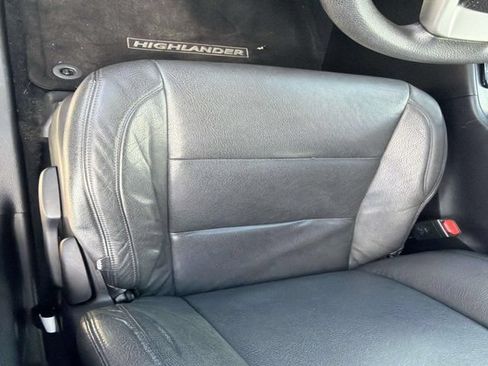 Certified 2017 Toyota Highlander LE FWD image 9