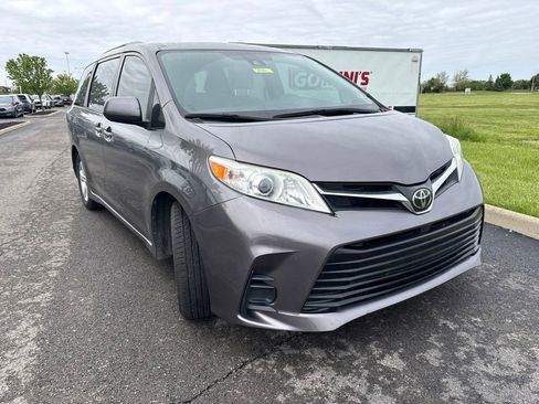 Used 2019 Toyota Sienna LE FWD image 12