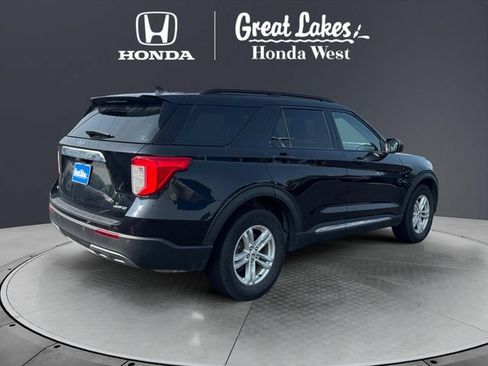 Used 2021 Ford Explorer XLT w/ Equipment Group 202A AWD/4WD image 5