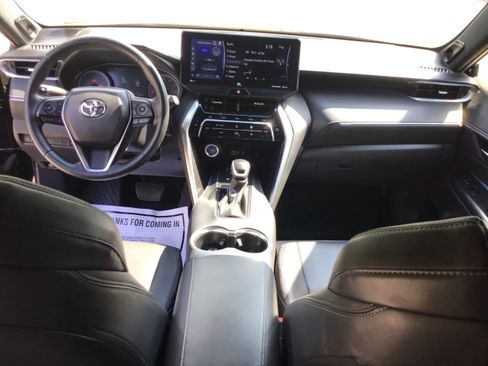 Used 2022 Toyota Venza XLE AWD/4WD image 17