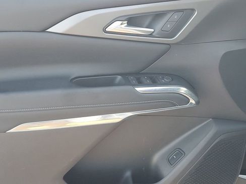 Used 2025 Chevrolet Traverse LT image 42