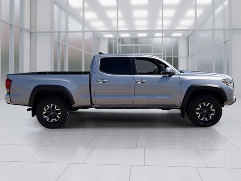 Used 2017 Toyota Tacoma TRD Off-Road w/ Tow Package AWD/4WD image 7