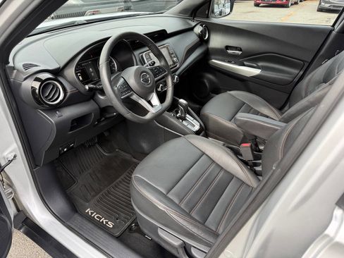 Used 2019 Nissan Kicks SR w/ SR Premium Package image 8