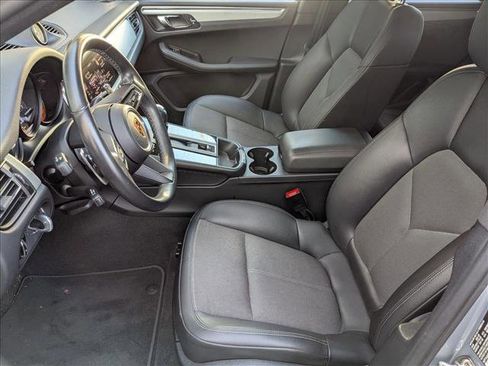 Used 2022 Porsche Macan image 16