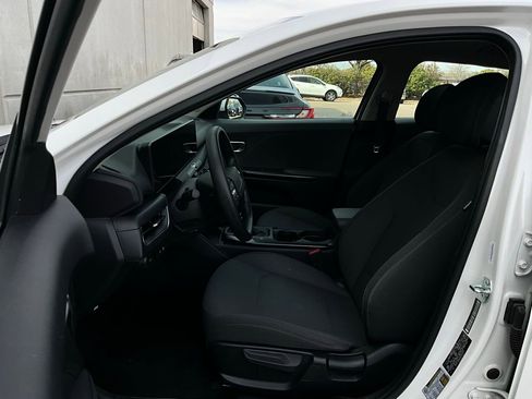 Used 2025 Kia K4 LXS image 10