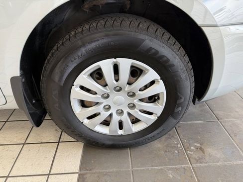 Used 2014 Kia Sedona LX image 38