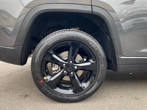 New 2025 Jeep Grand Cherokee Altitude image 21