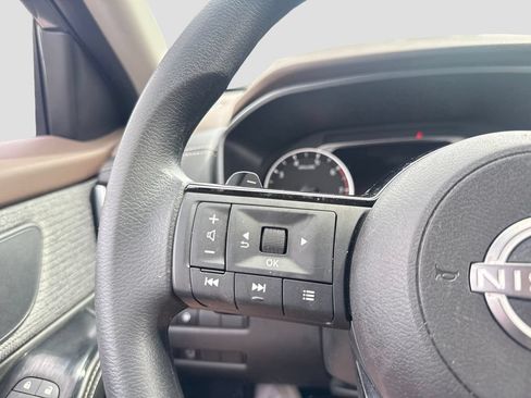 Used 2023 Nissan Rogue SV AWD/4WD image 13