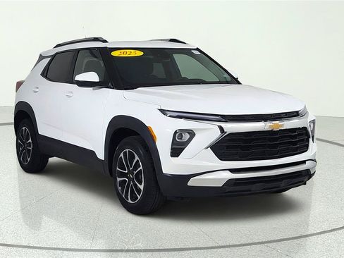 Used 2025 Chevrolet TrailBlazer LT FWD image 1