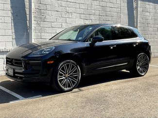Certified 2025 Porsche Macan image 1
