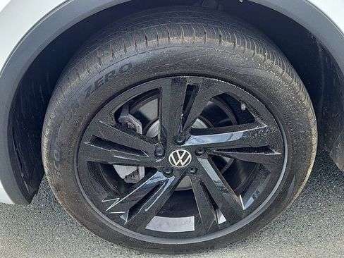 Used 2024 Volkswagen Tiguan SE R-Line AWD/4WD image 7