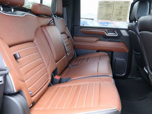Used 2024 GMC Sierra 3500 Denali Ultimate AWD/4WD image 31