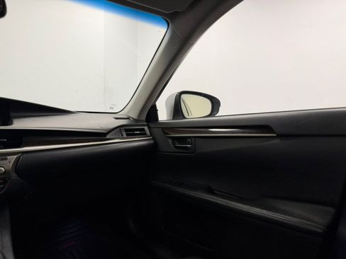 Used 2013 Lexus ES 350 w/ Luxury Pkg FWD image 52