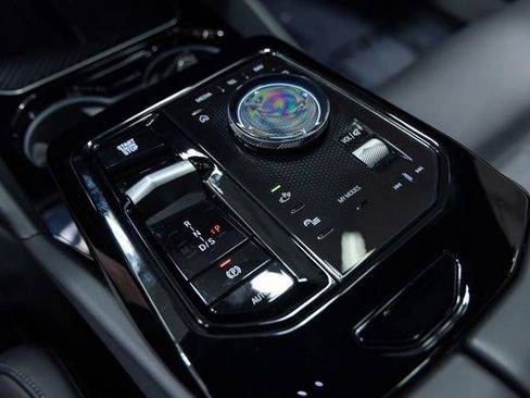 Used 2026 BMW 530i xDrive w/ Premium Package image 19