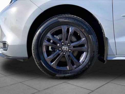 Certified 2024 Toyota Sienna XLE Woodland Edition AWD/4WD image 11
