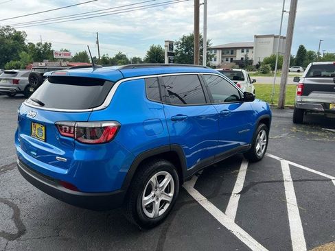Used 2023 Jeep Compass Latitude w/ Convenience Group AWD/4WD image 5