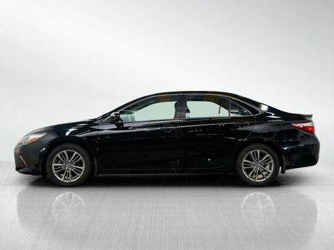Used 2015 Toyota Camry SE FWD image 2