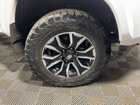 Used 2020 Toyota Tacoma TRD Sport image 37