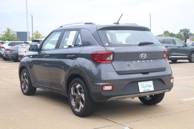 Used 2025 Hyundai Venue SEL FWD image 7
