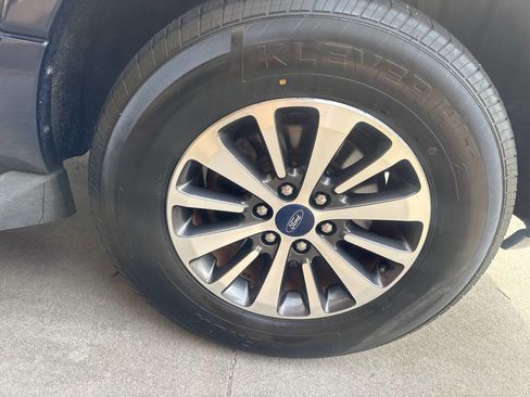 Used 2015 Ford Expedition XLT w/ Equipment Group 201A image 29