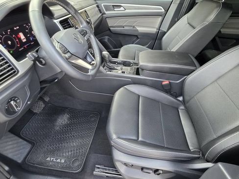 Used 2023 Volkswagen Atlas Cross Sport SE FWD image 6