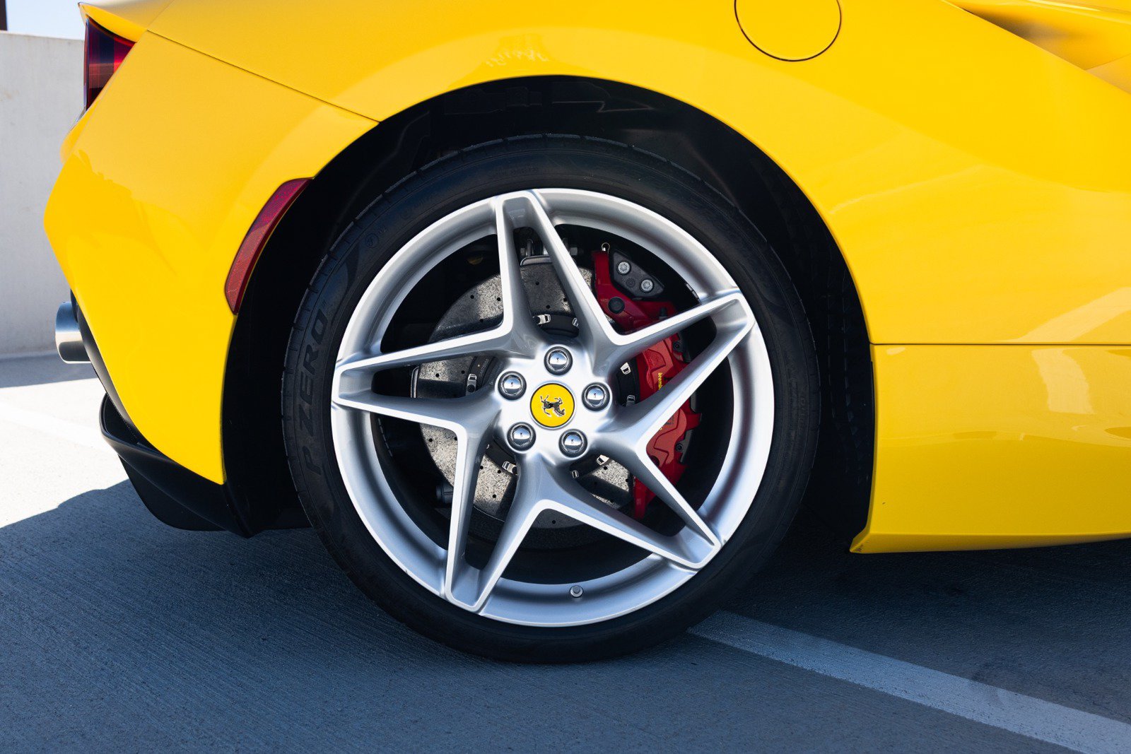 Used 2022 Ferrari F8 Tributo RWD image 27