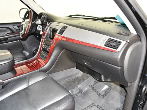 Used 2007 Cadillac Escalade AWD w/ Information Package image 41