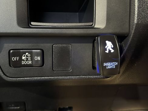 Used 2016 Toyota Tacoma SR5 w/ SR5 Appearance Package (SN) RWD image 27