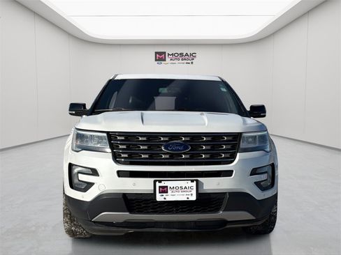 Used 2017 Ford Explorer XLT w/ Equipment Group 202A image 2