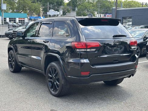 Used 2018 Jeep Grand Cherokee Altitude AWD/4WD image 5