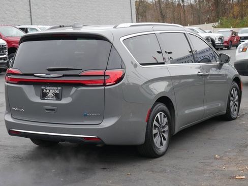 Used 2021 Chrysler Pacifica Touring-L image 12