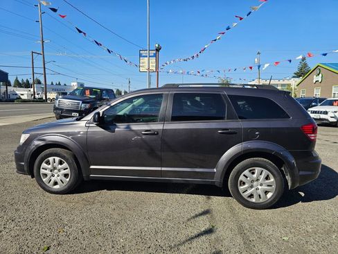 Used 2019 Dodge Journey SE image 4