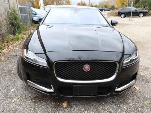 Used 2017 Jaguar XF Premium image 3