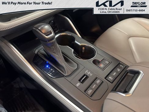 Used 2022 Toyota Highlander XLE image 19