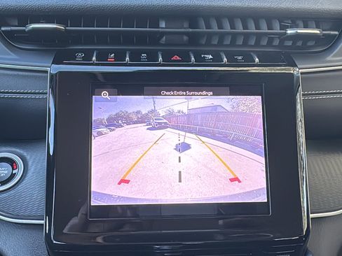 Used 2023 Jeep Grand Cherokee Laredo image 18