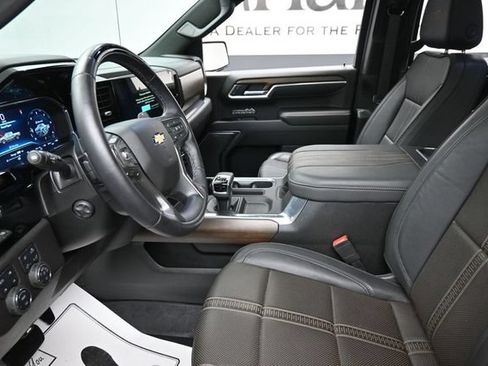 Used 2025 Chevrolet Silverado 1500 High Country AWD/4WD image 16