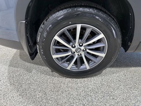 Used 2019 Toyota Highlander XLE image 22