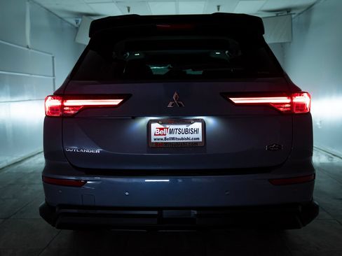 Used 2025 Mitsubishi Outlander AWD image 26