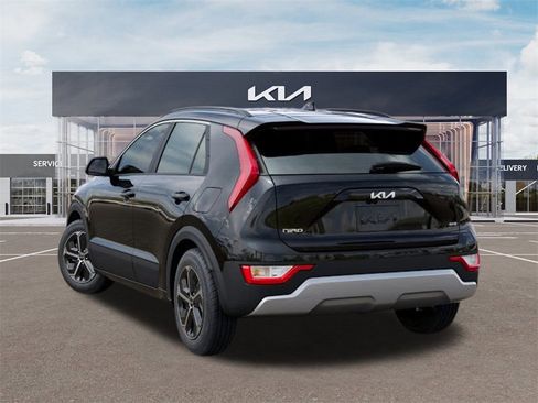 New 2025 Kia Niro LX image 4