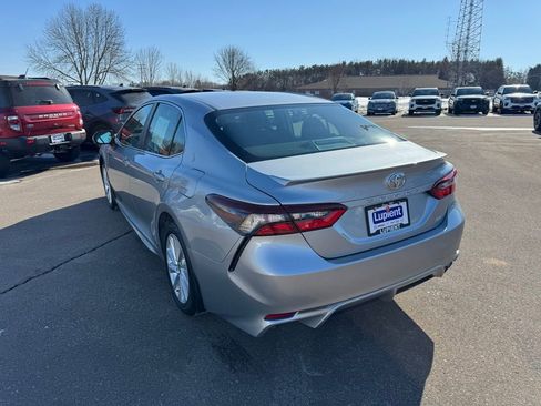 Used 2024 Toyota Camry SE image 7