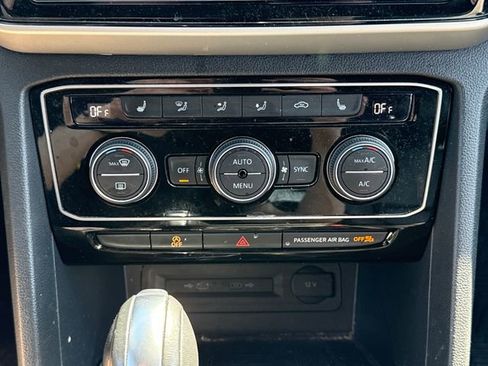 Used 2022 Volkswagen Atlas Cross Sport SEL R-Line image 28