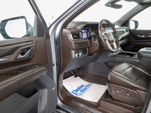 Used 2021 GMC Yukon Denali w/ Denali Premium Package image 3