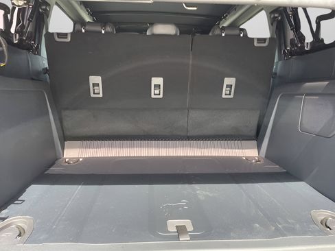 New 2025 Ford Bronco Badlands image 8