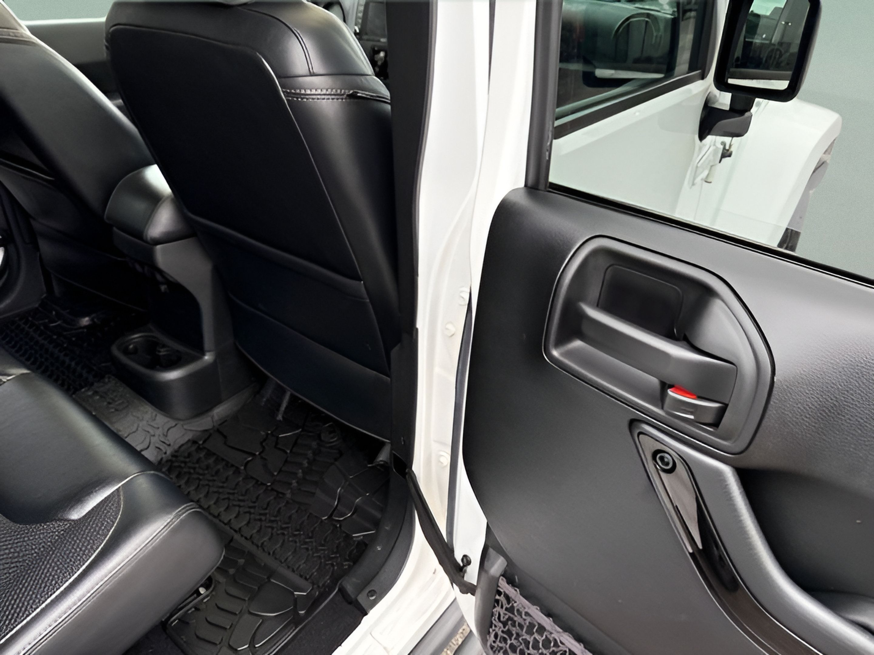 Used 2017 Jeep Wrangler Unlimited Sahara AWD/4WD image 10