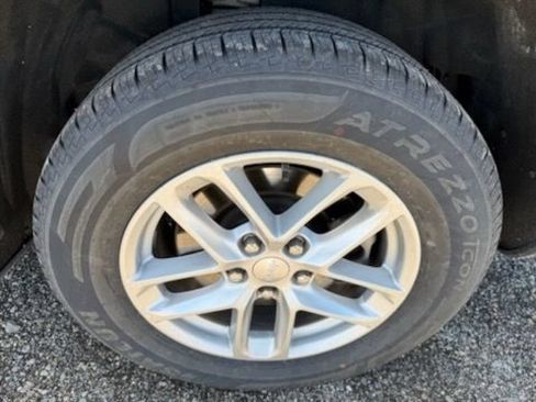 Used 2023 Jeep Grand Cherokee L Laredo AWD/4WD image 15