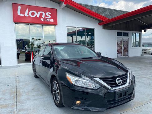 Used 2017 Nissan Altima 2.5 SV w/ Convenience Package FWD image 7