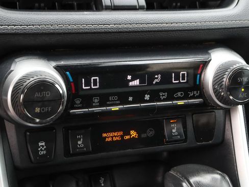 Used 2020 Toyota RAV4 XLE w/ XLE Grade Weather Package AWD/4WD image 27