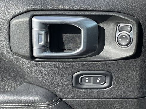 Used 2022 Jeep Wrangler Unlimited Sahara image 25