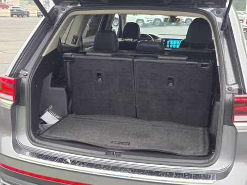 Used 2025 Volkswagen Atlas SE FWD image 11