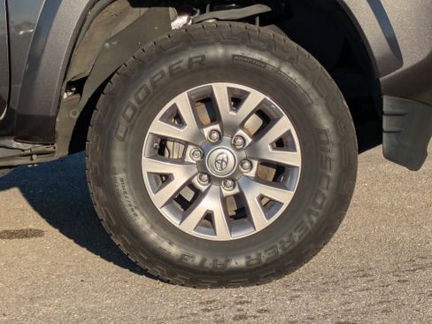 Used 2019 Toyota Tacoma SR5 image 11